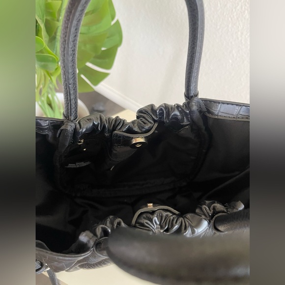 🌼VEGAN LEATHER Black Crossbody Bag🌸 - Picture 5 of 7